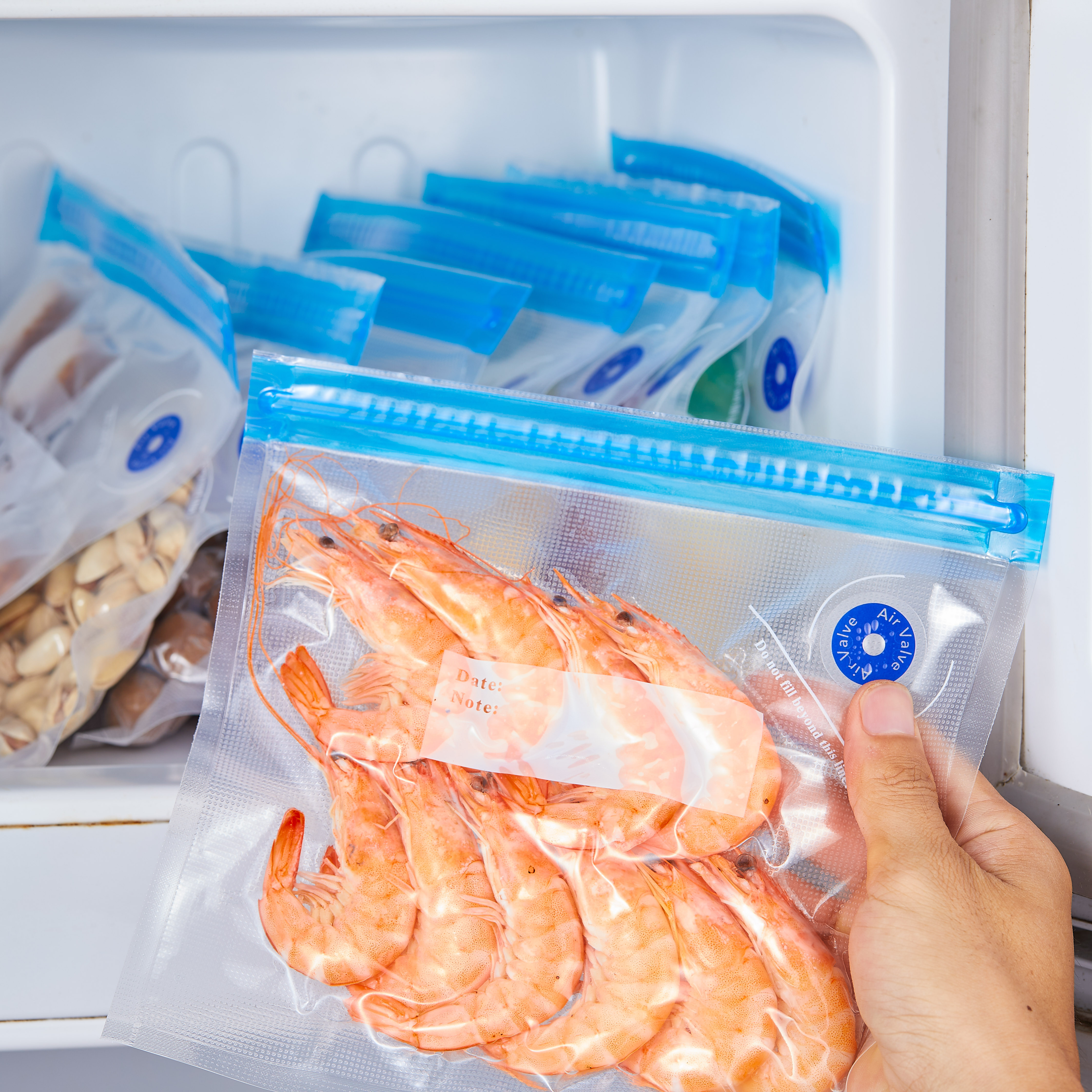 1 Set Vacuum Food Preservation Bag With Pump And Sealer Clips, Refrigerator Storage Bag, Hand Drawn Vacuum Zipper Ziplock Bag, Food Grade Preservation Bag, Food Dispensing Bag, Reusable Food Storage Bag, Kitchen Supplies