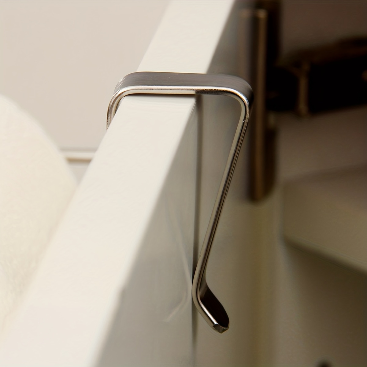 1pc Stainless Steel Roller Paper Holder, Traceless Punch Free Kitchen Paper Holder, Oil-free Dishcloth Holder, Towel Holder Rack, For Kitchen Bathroom